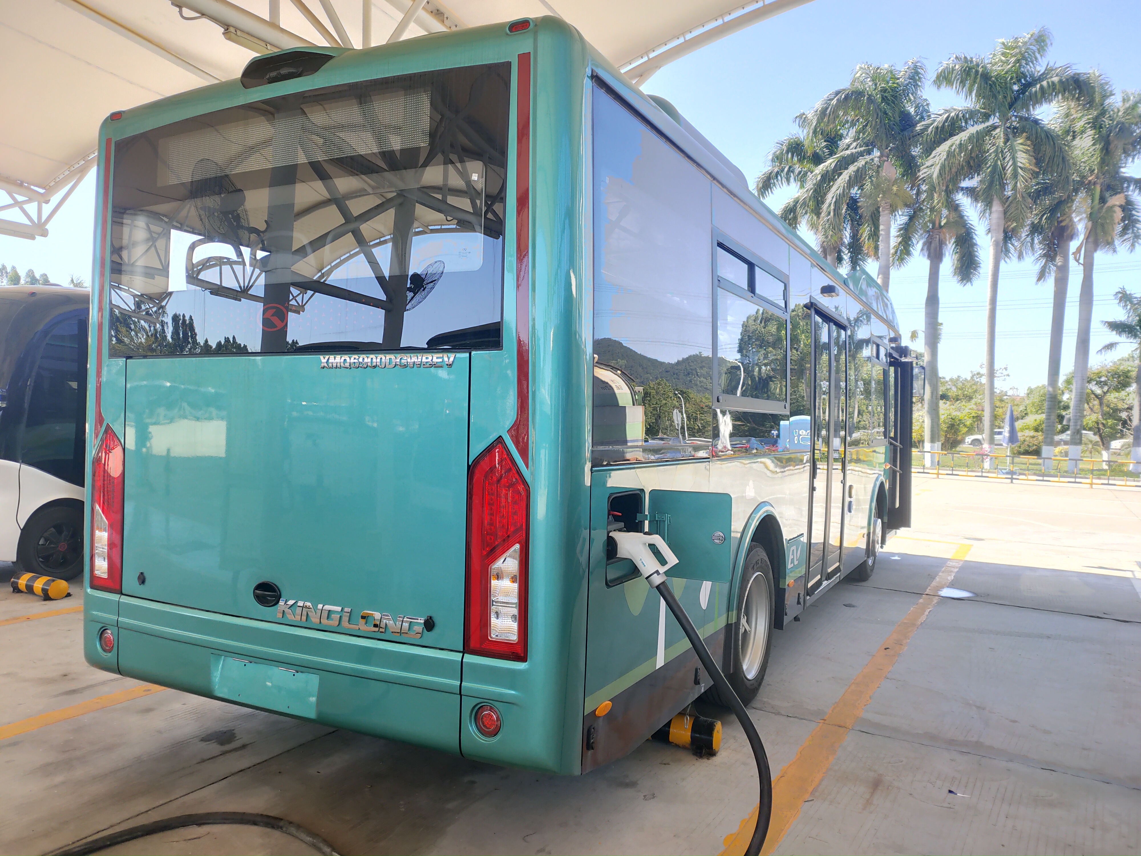 King Long Bus with Roof Mounted AC