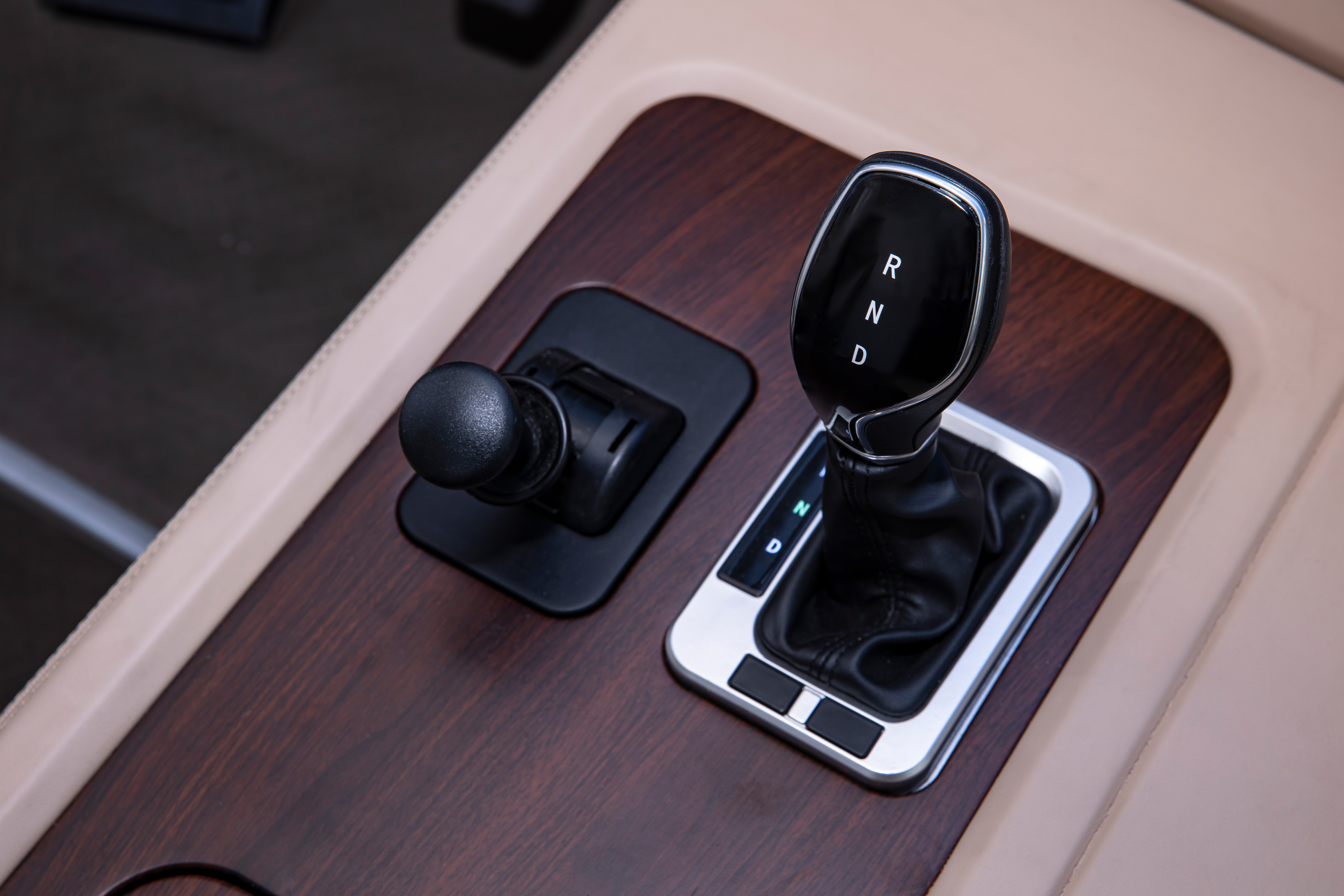 Large Staff Bus with LCD Reverse Monitor